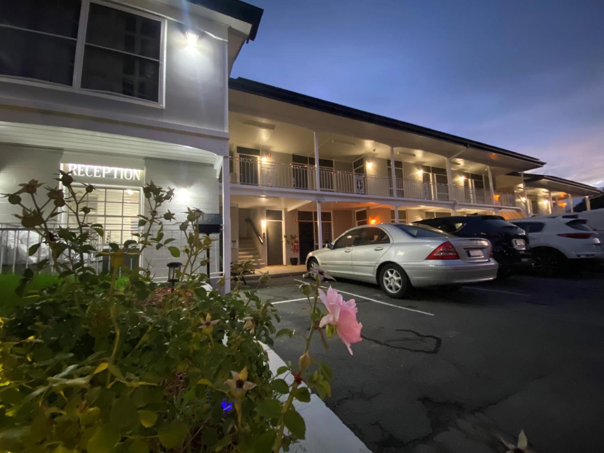 Colonial Lodge Motor Inn Yass Exterior photo