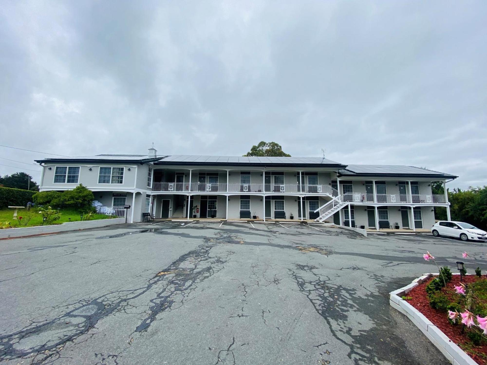Colonial Lodge Motor Inn Yass Exterior photo