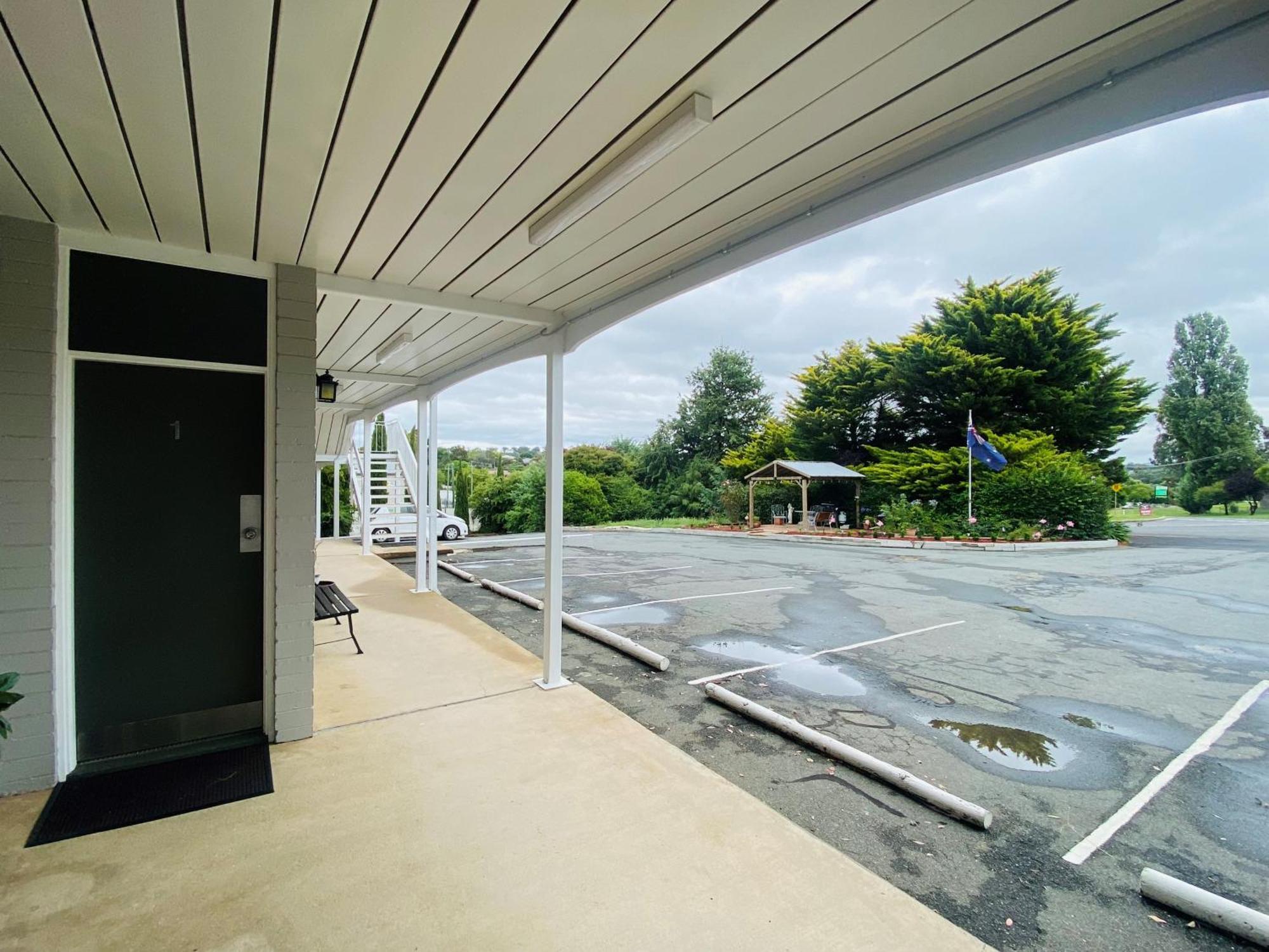 Colonial Lodge Motor Inn Yass Exterior photo