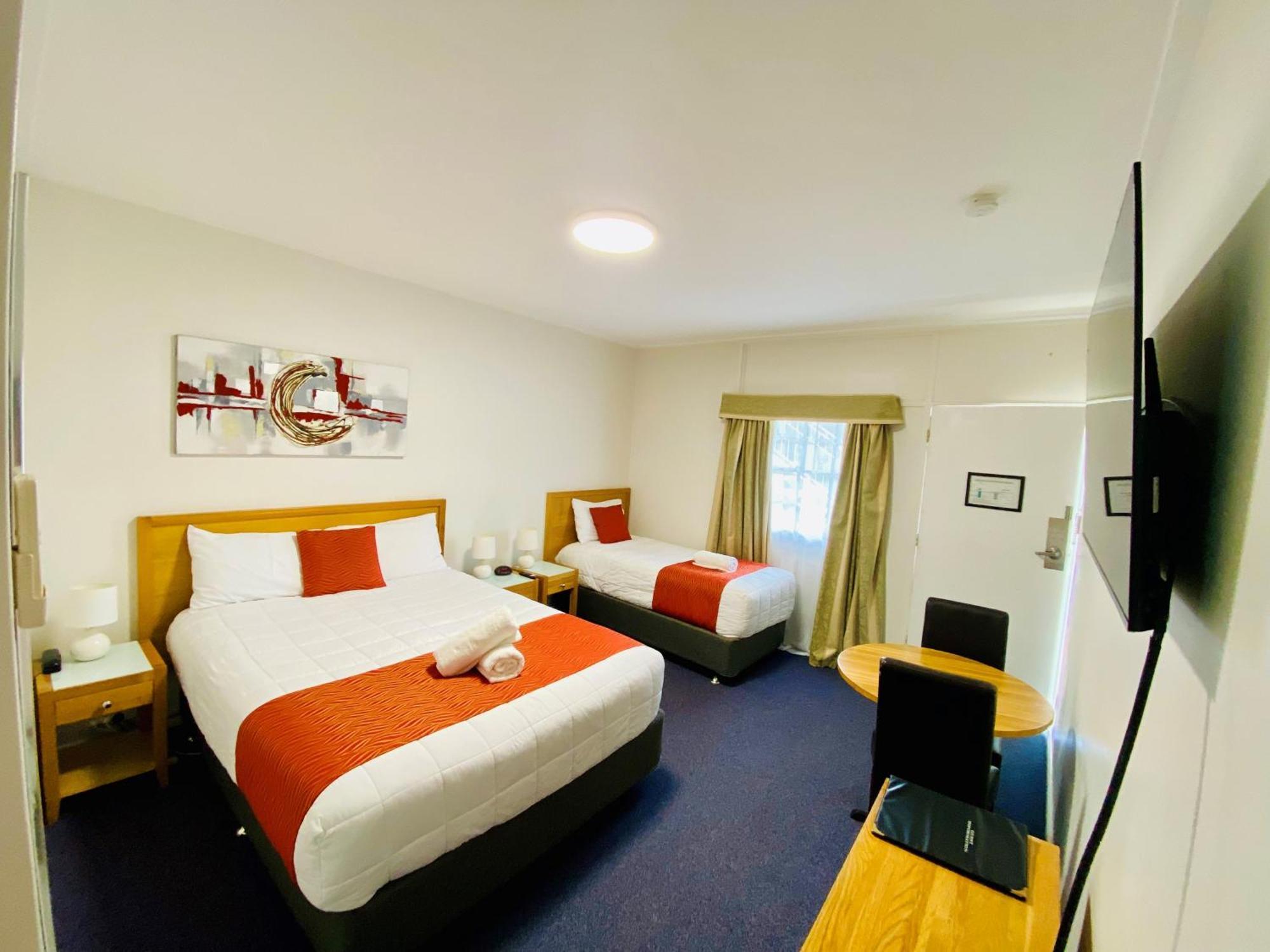 Colonial Lodge Motor Inn Yass Exterior photo