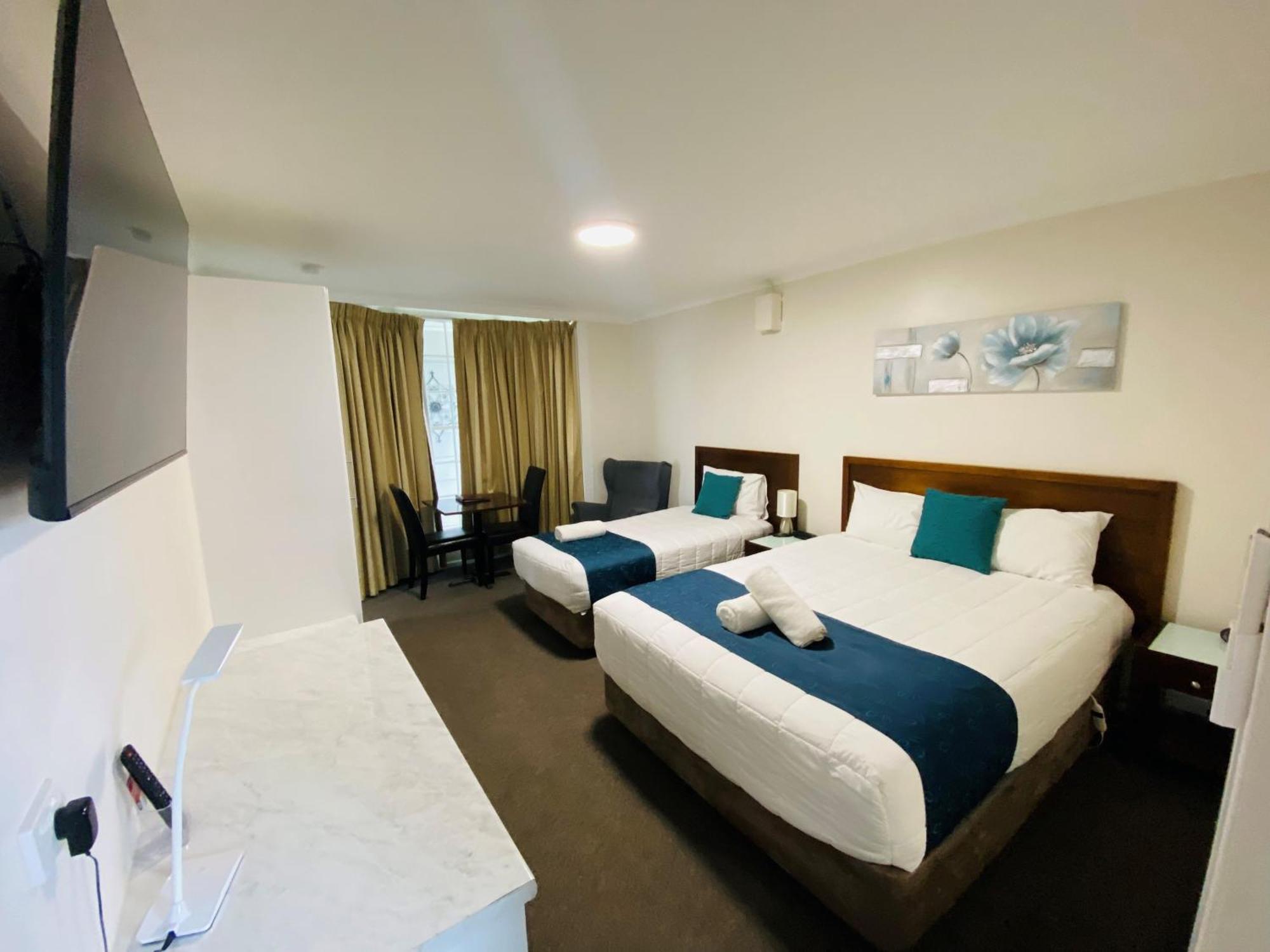 Colonial Lodge Motor Inn Yass Exterior photo