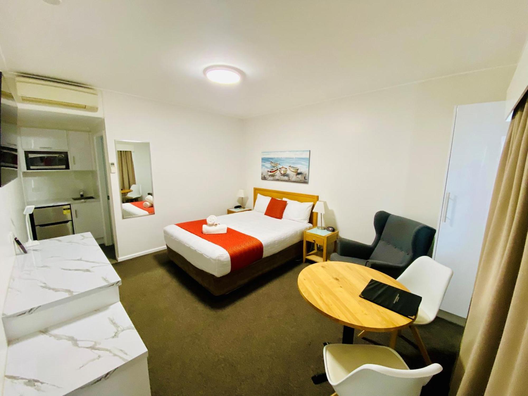 Colonial Lodge Motor Inn Yass Exterior photo