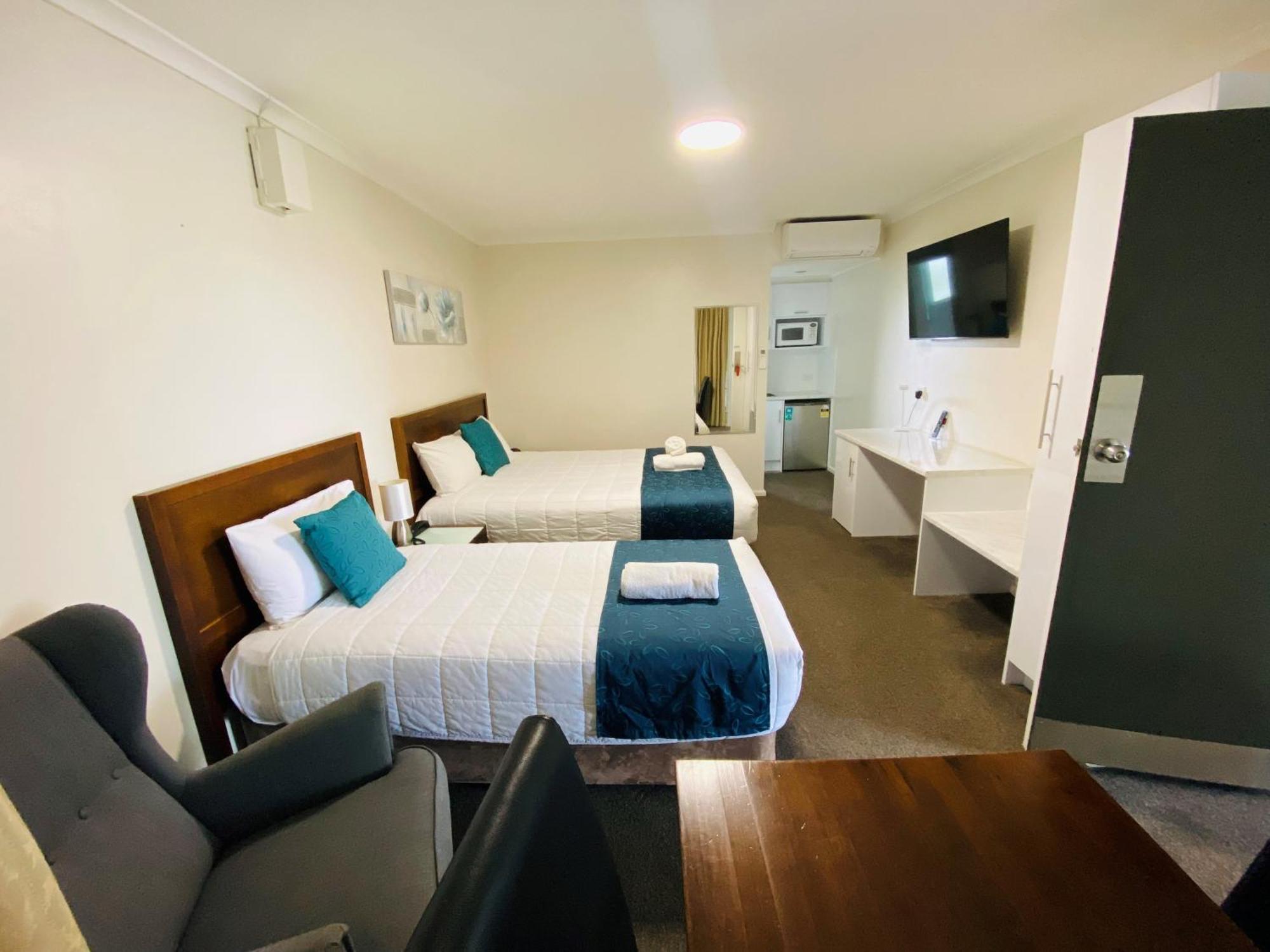 Colonial Lodge Motor Inn Yass Exterior photo
