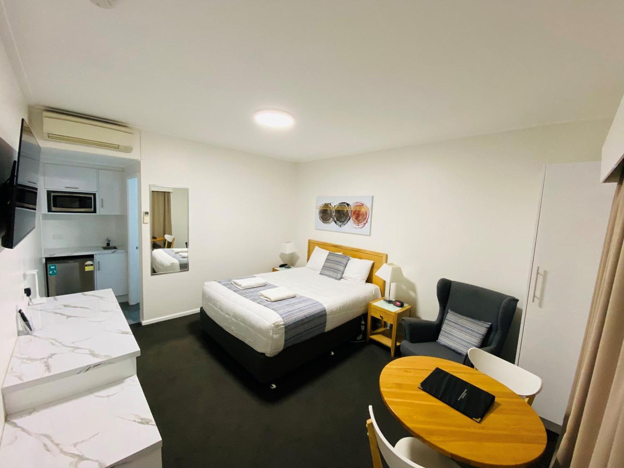 Colonial Lodge Motor Inn Yass Exterior photo