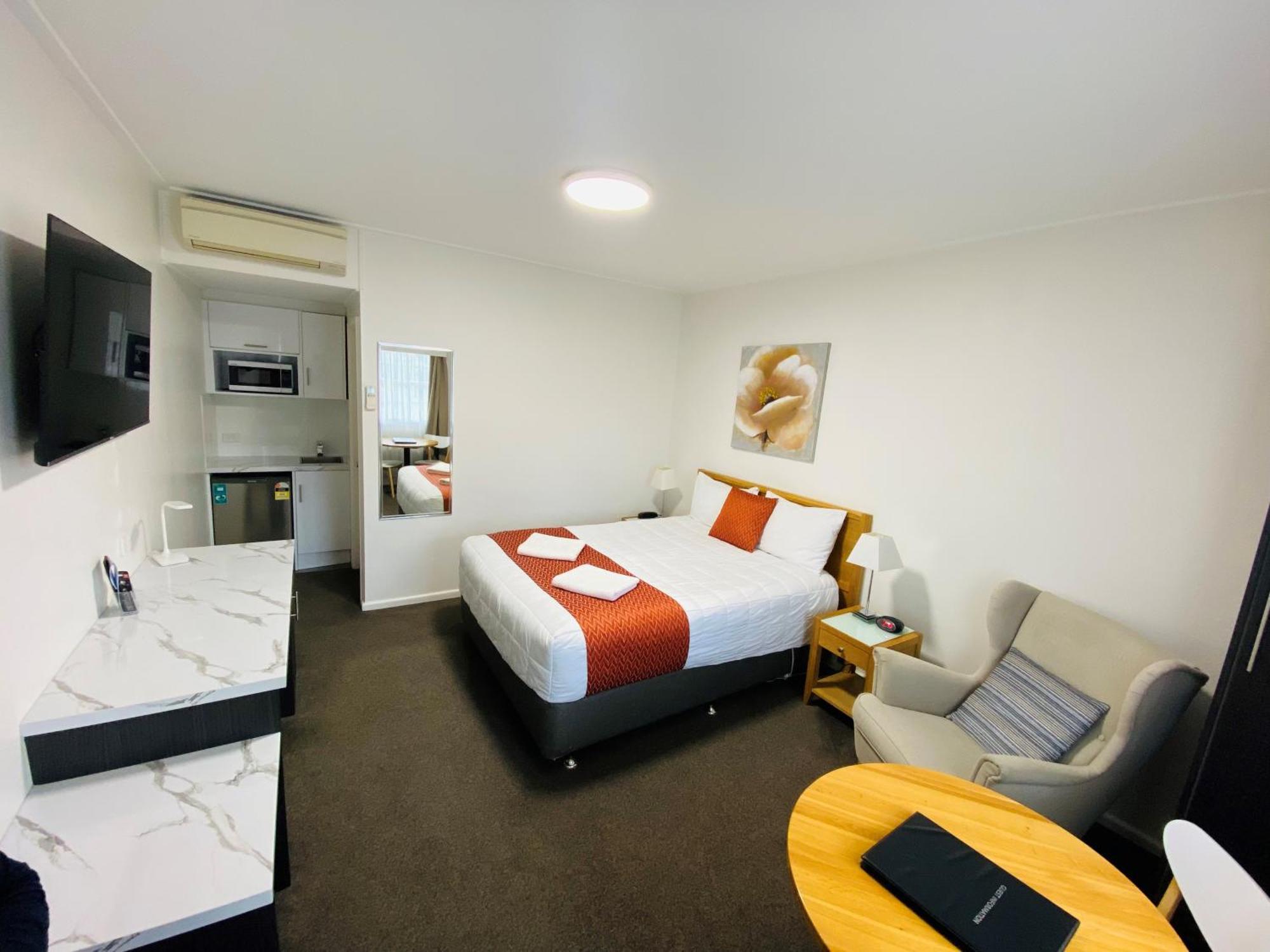 Colonial Lodge Motor Inn Yass Exterior photo