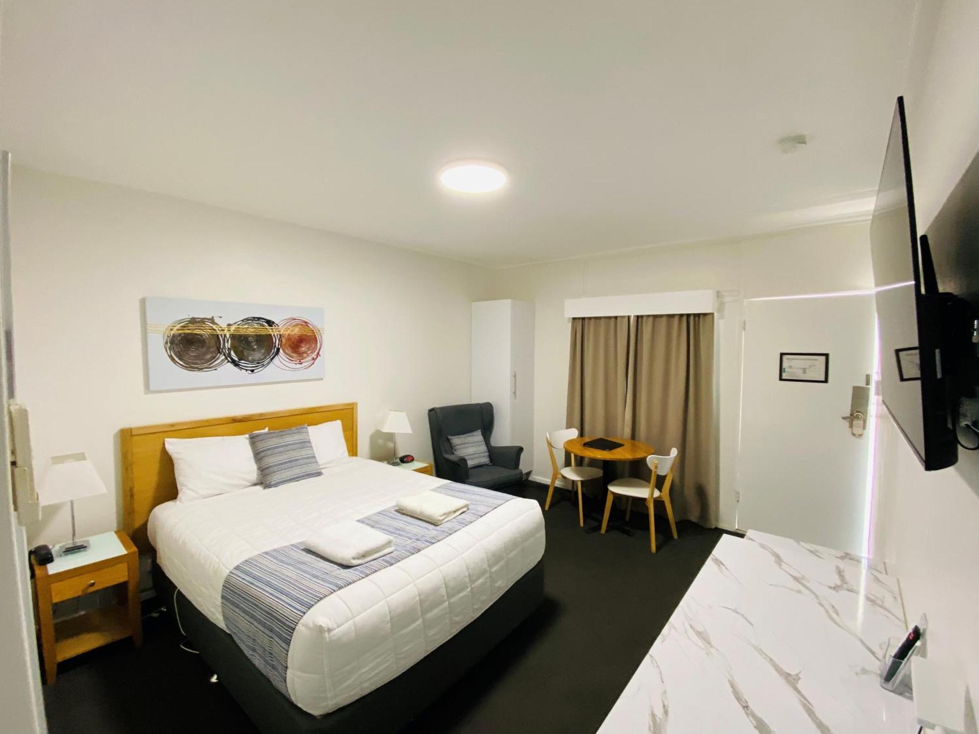 Colonial Lodge Motor Inn Yass Exterior photo