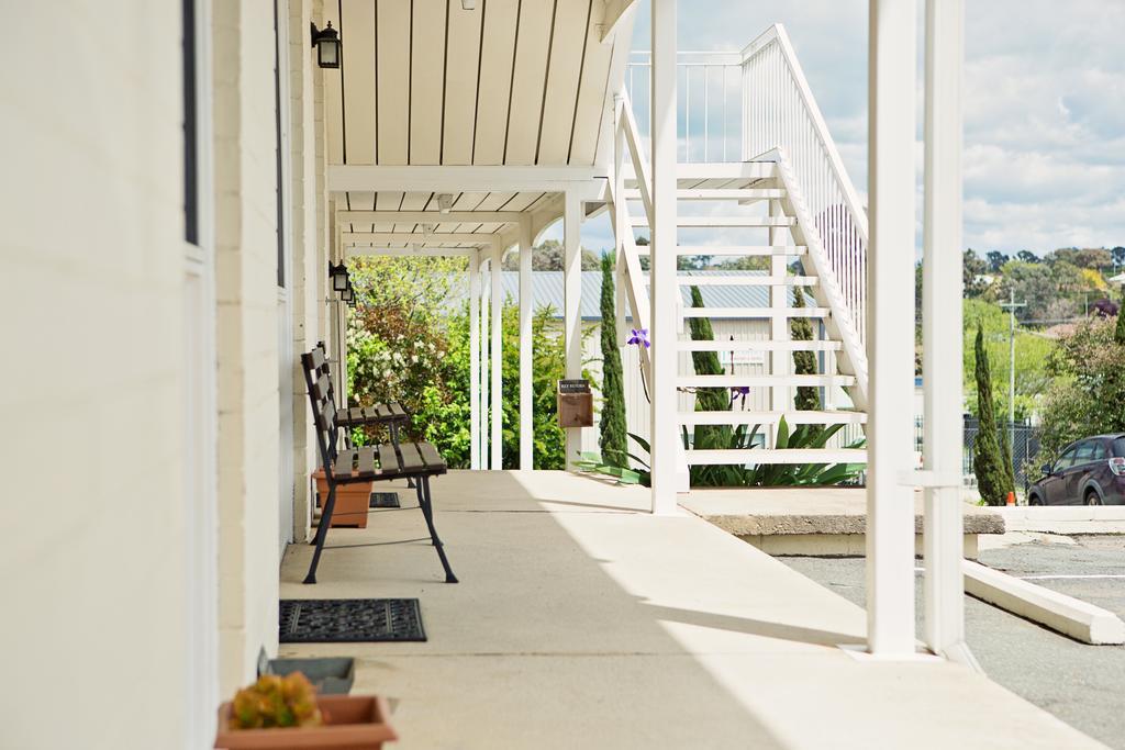 Colonial Lodge Motor Inn Yass Exterior photo